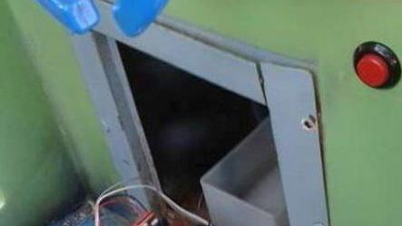 Ancora vandali: distrutti i giochi del Barrino e lampioni ko