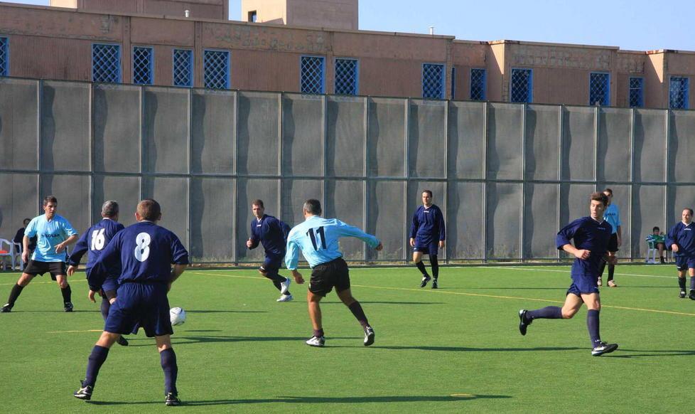 Il carcere apre le sbarre al torneo di calcio