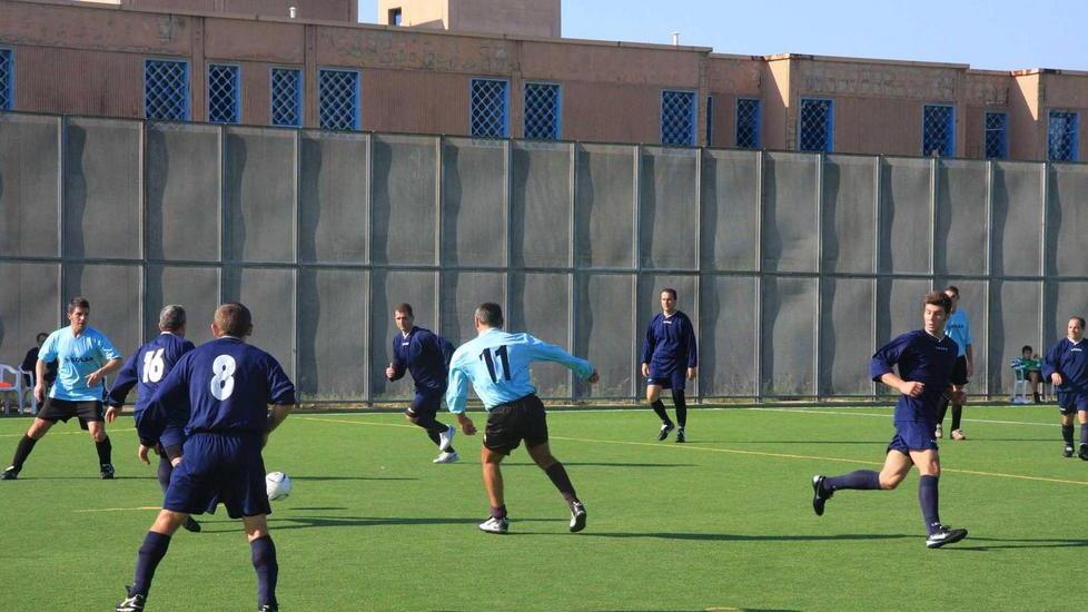 Il carcere apre le sbarre al torneo di calcio