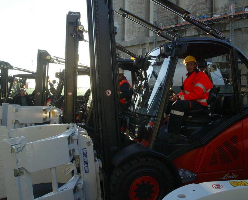 Compagnia portuale: arriva la super-nave della cellulosa con il carico record
