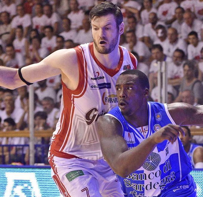 Il pivot Darjus Lavrinovic resta a casa 
