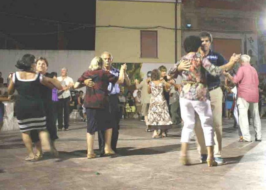 Una serata di liscio per tutti, la classe 1966 cerca i fondi