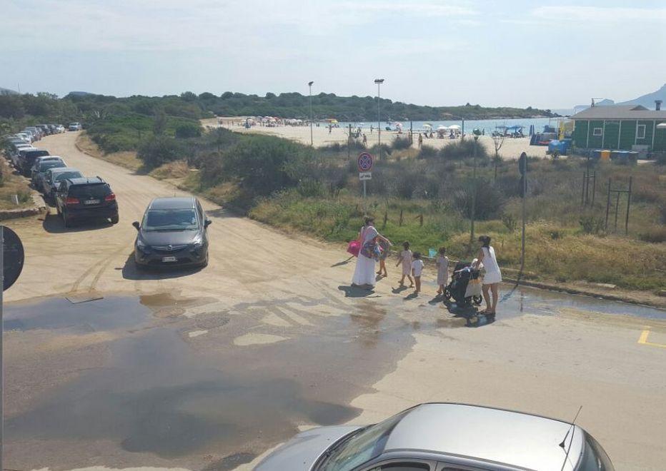 Emergenza a Bados, spuntano i liquami davanti alla spiaggia 