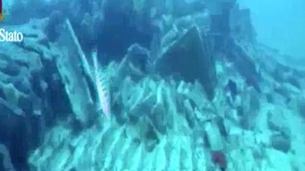 Pochi soldi per il recupero, il relitto resta sotto il mare