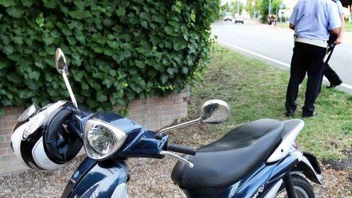 Incidente tra scooter, 17enne ferita