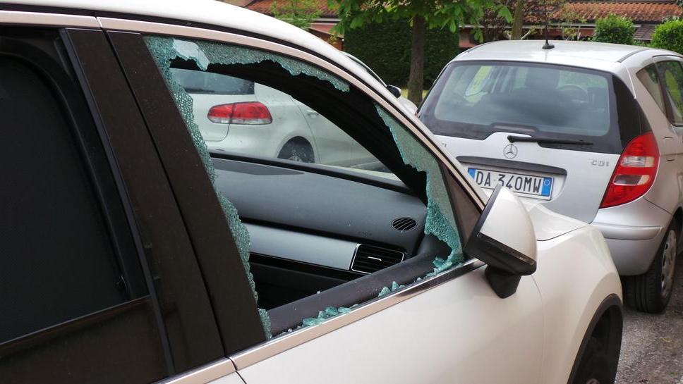 Raffica di furti sulle auto i cittadini sono esasperati