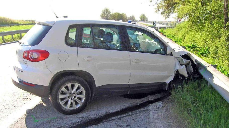 Auto a pezzi dopo il furto. Beffato il proprietario