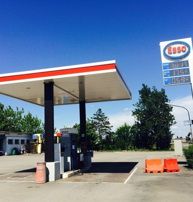 Nonantola nel mirino: ladri nella notte al distributore Esso 