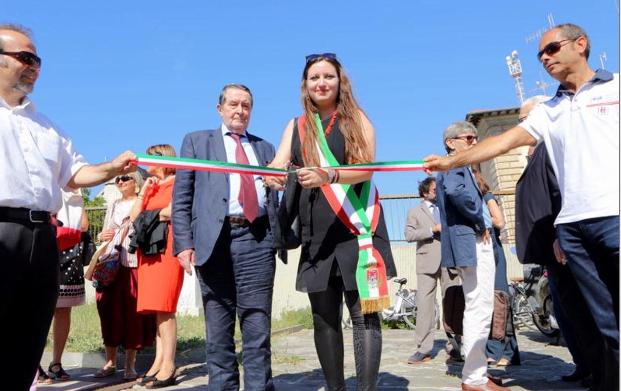 La vicesindaco Stella Sorgente taglia il nastro, accanto a lei il commissario dell'Authoirity Giuliano Gallanti (Marzi Pentafoto)