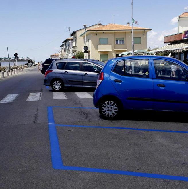Le strisce blu pronte al debutto ma i commercianti sono in rivolta 