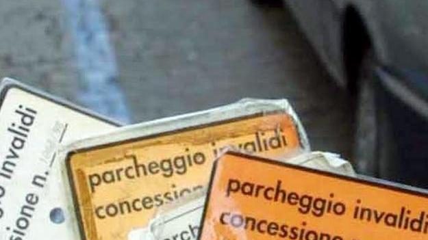 Multa al disabile, gli agenti replicano: «Non era esposto il contrassegno»