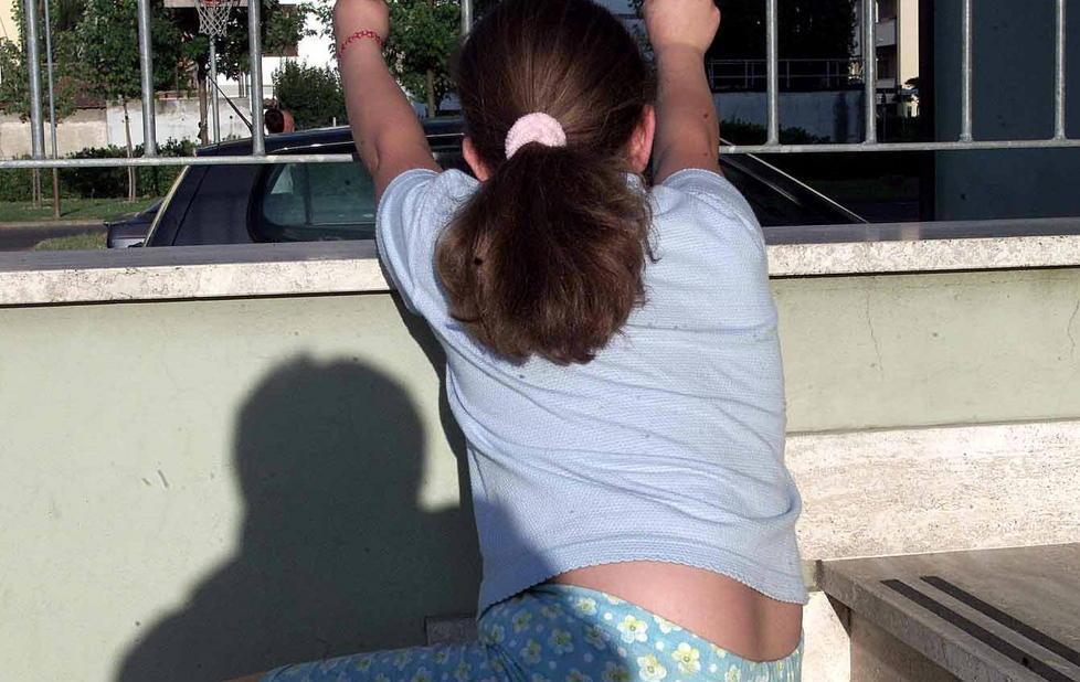Bimba molestata, svolta nell’inchiesta 