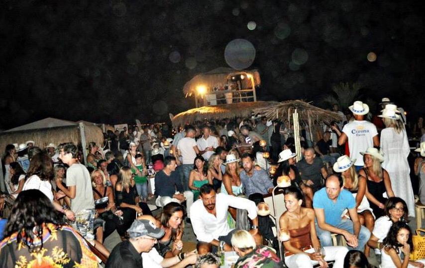 Se l’aperitivo è sul mare e a piedi nudi 