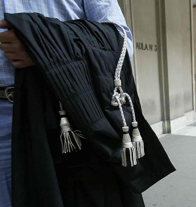 Convalidato l’arresto della donna con 50 grammi di eroina nella borsetta