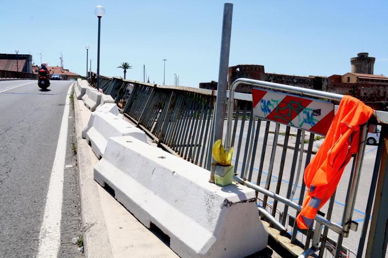 Sul Ponte Santa Trinita una riparazione orribile 