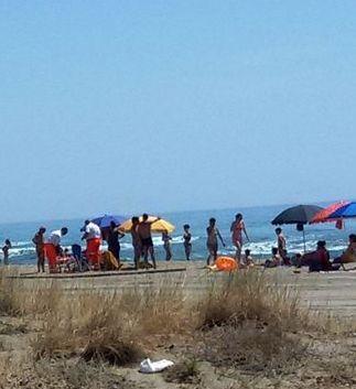 Bagnanti salvano 2 turisti in mare 