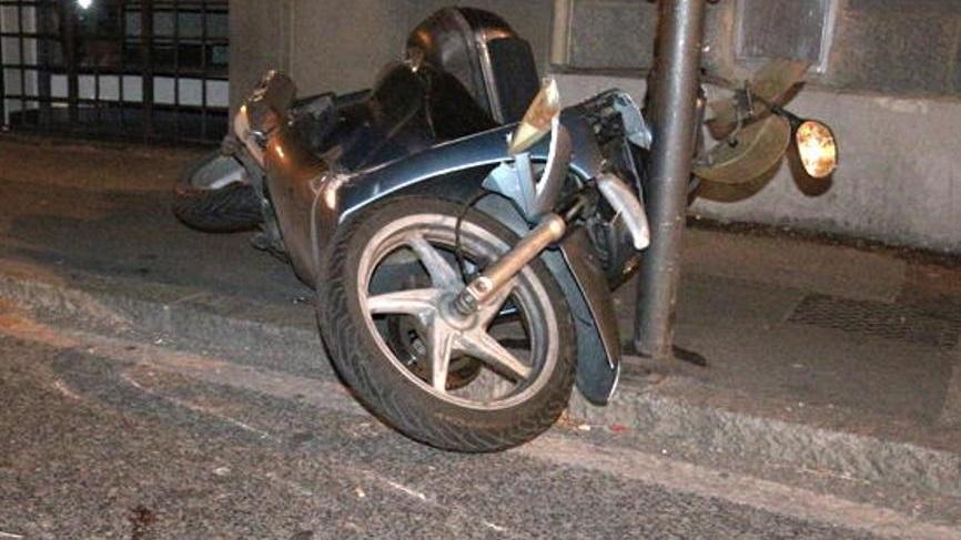 Lo scooter dell'incidente sugli scali Novi Lena (Marzi Pentafoto)