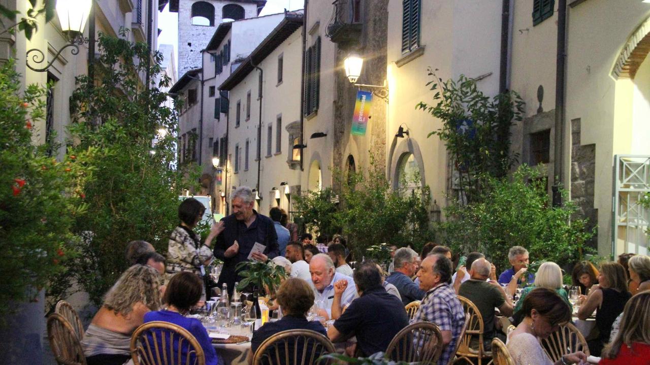 La cena dei ciliegi in via Pugliesi (foto Batavia)