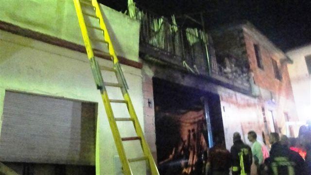 San Vito, brucia una falegnameria: 78enne intossicata