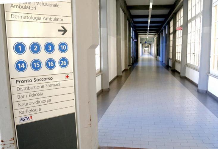 Uno dei corridoi dell'ospedale di viale Alfieri