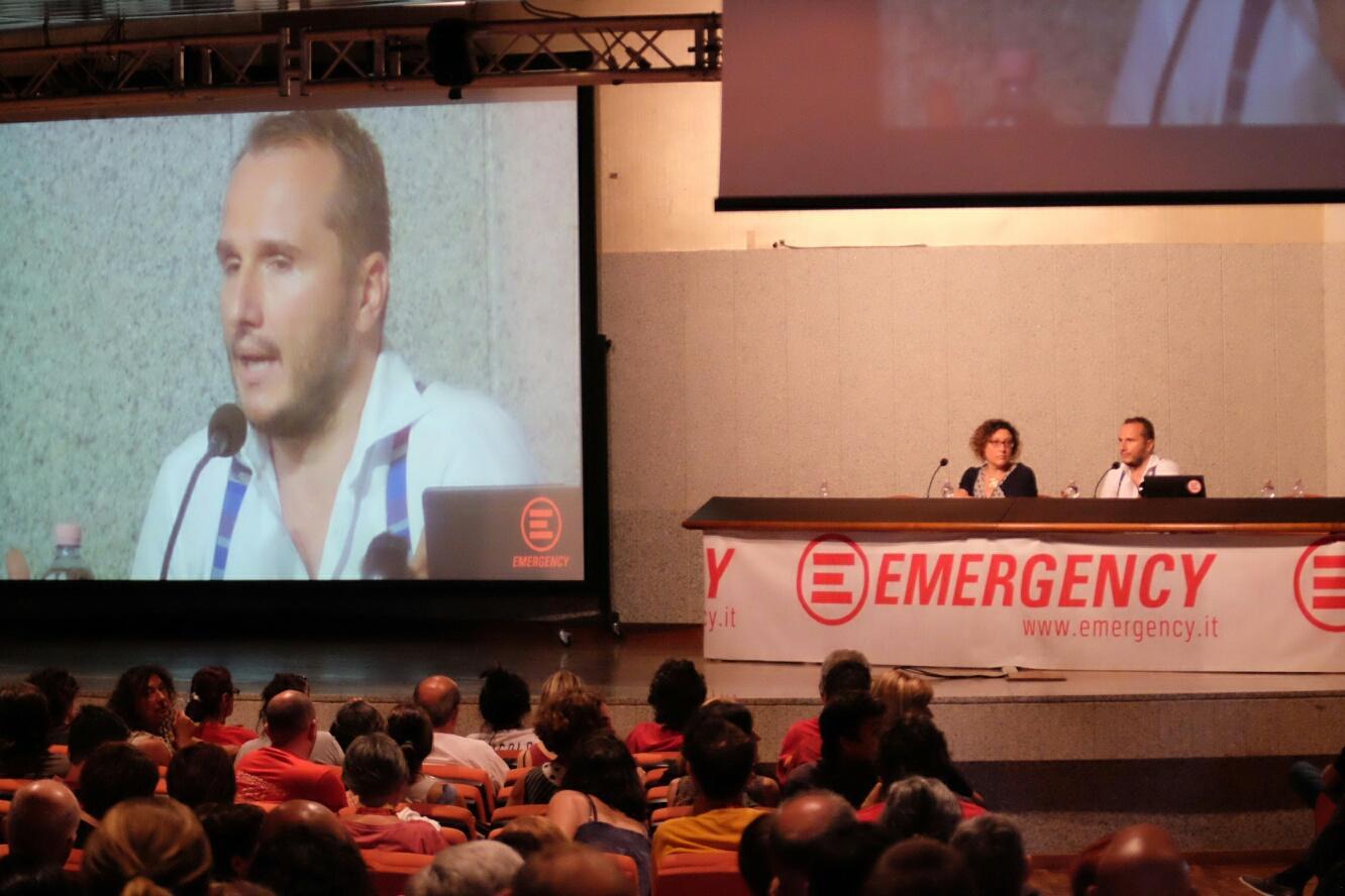 Il dibattito di Emergency alla fiera (foto Pili/Rosas)