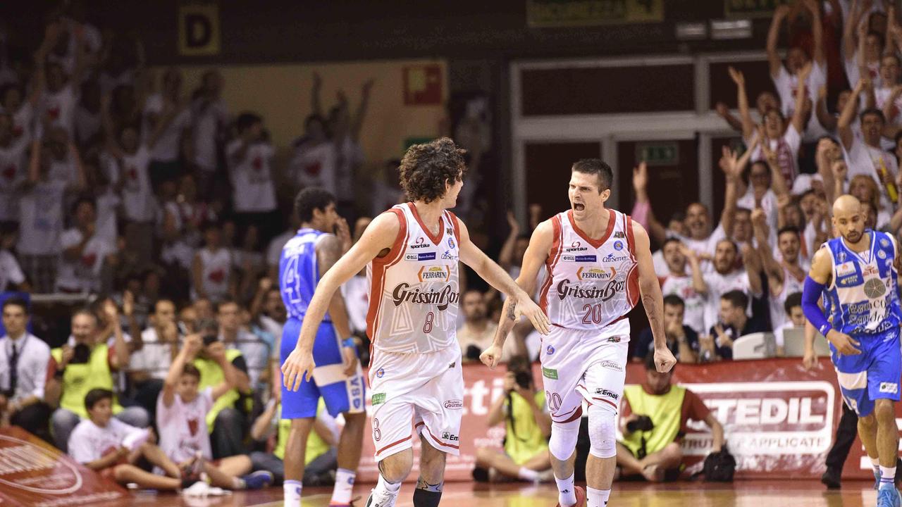 Lo scudetto è di Sassari, solo lacrime per Reggio Emilia: la diretta multimediale