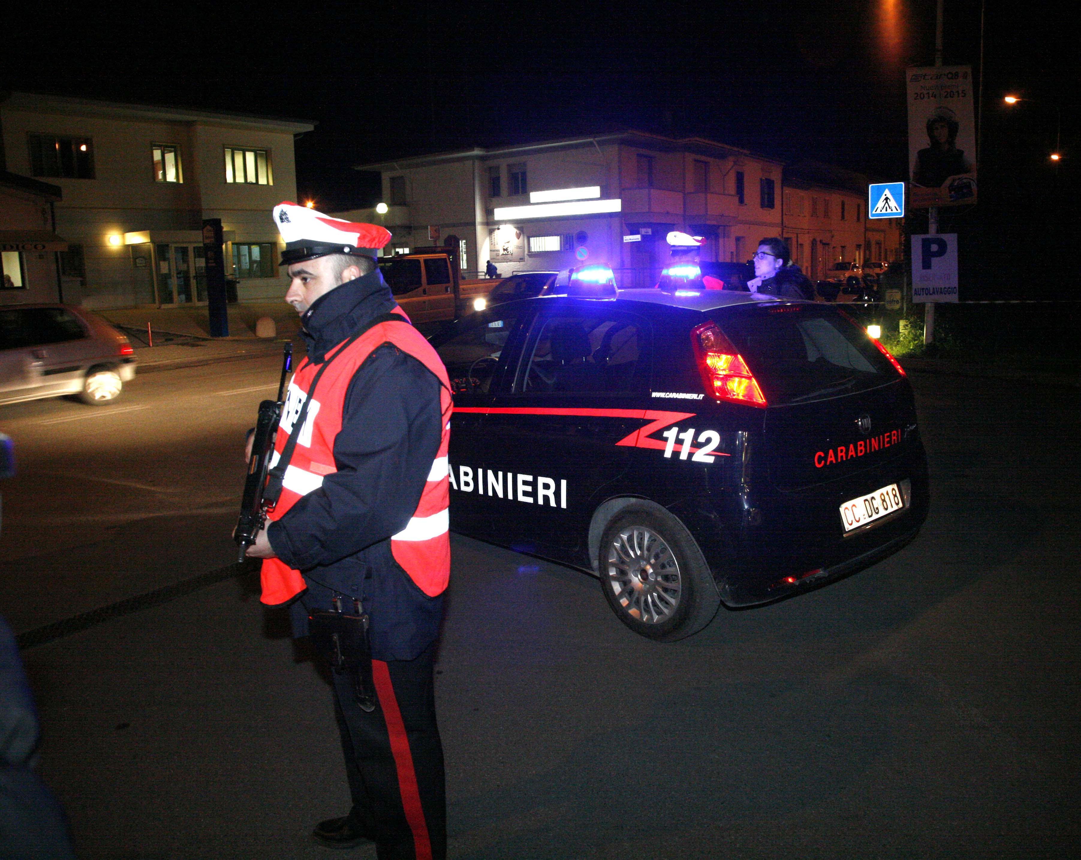 Una pattuglia di carabinieri a Torre del Lago