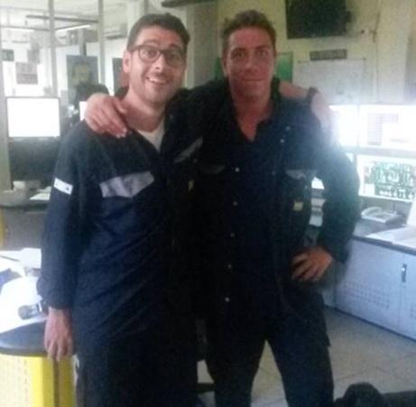 Marco Ruggeri (a sinistra) con un collega di lavoro al rientro in fabbrica