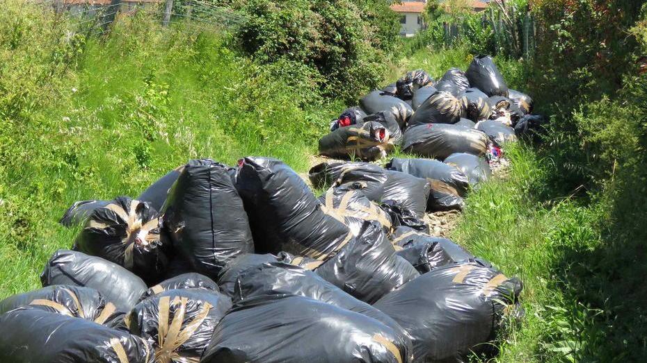 Quintali di scarti tessili “firmati” in cinese