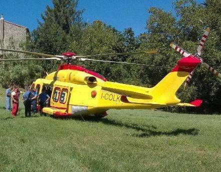 Si ribalta mietitrebbia: soccorso con Pegaso