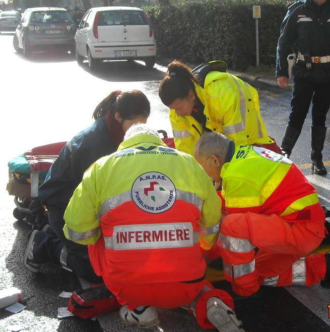 Muore a 45 anni mentre corre sul mare 