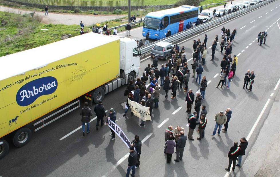 Sindacati prudenti sulla vertenza tessili 
