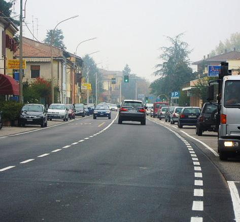 Spariti nella notte auto, salumi e vino