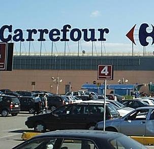 Carrefour aperto giorno e notte, i lavoratori in rivolta nei market toscani 