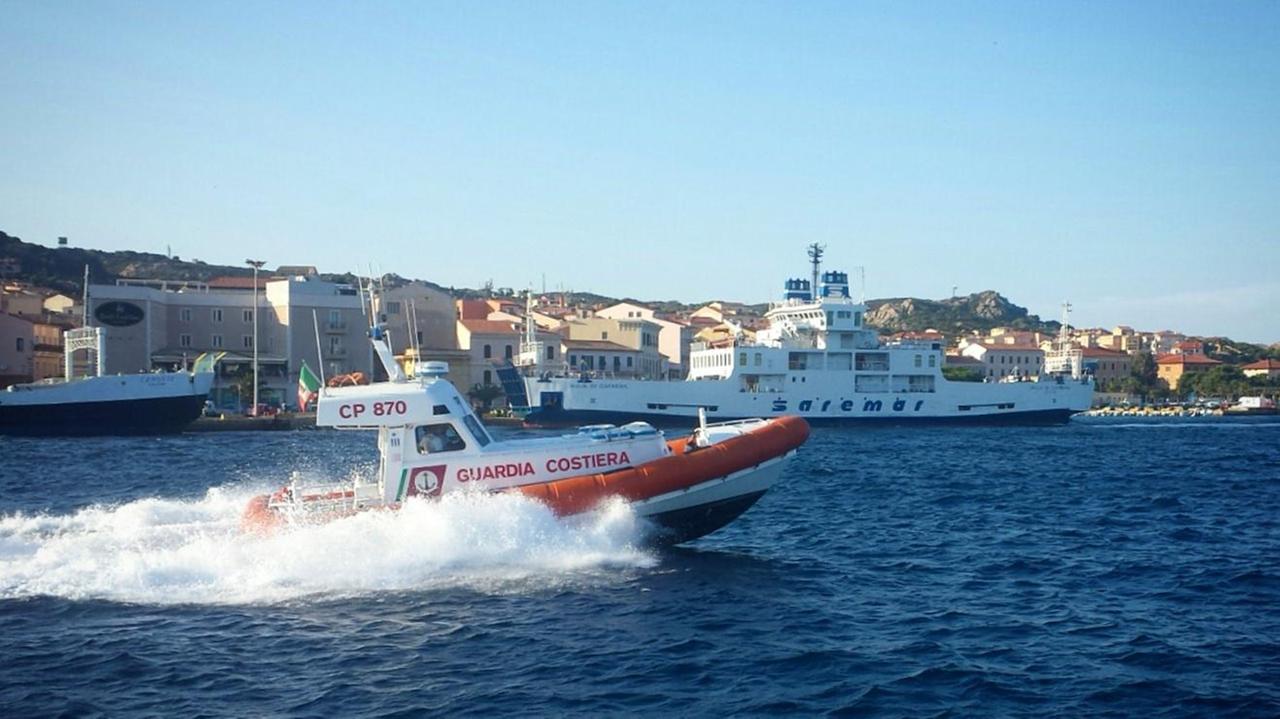 Il mezzo di soccorso della Guardia costiera di La Maddalena