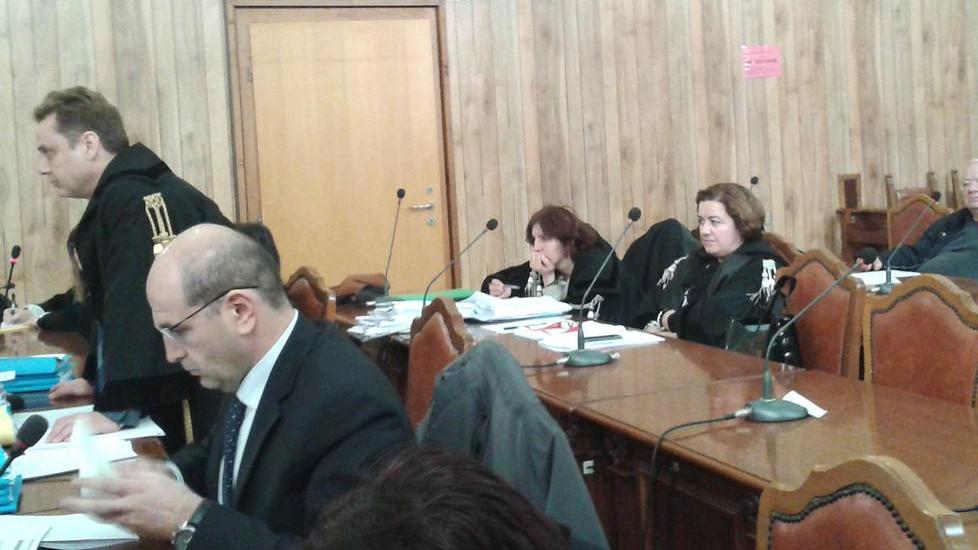 «In vacanza insieme. Ed è sparito con i miei soldi»