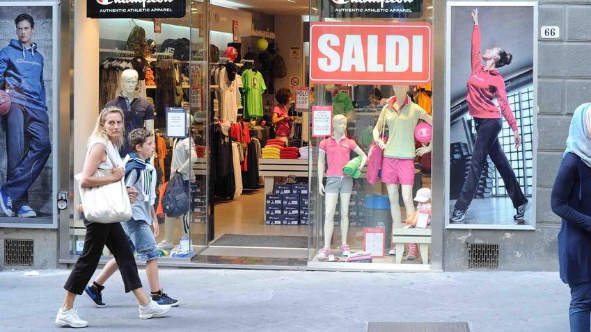 Una settimana al via ma c’è chi già pratica la politica dei saldi