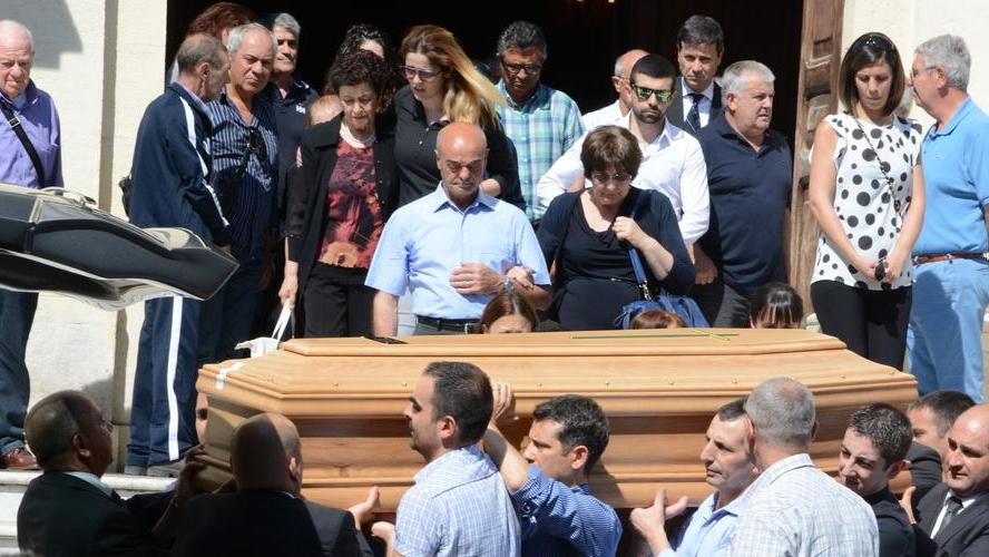 I funerali della vittima nella chiesa di San Giuseppe a Sassari