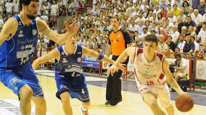 Lorenzo Saccaggi in azione con la maglia biancorossa