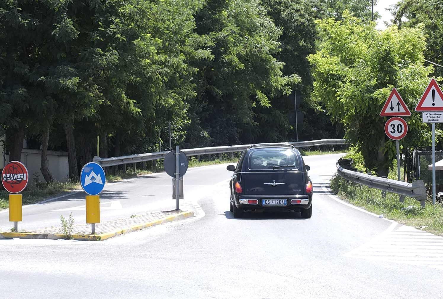 La rampa d'accesso al cavalcavia di Sant'Ermete