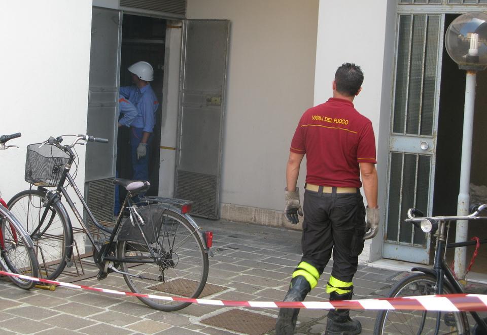 Carpi, si allaga l’appartamento: black out nel quartiere 