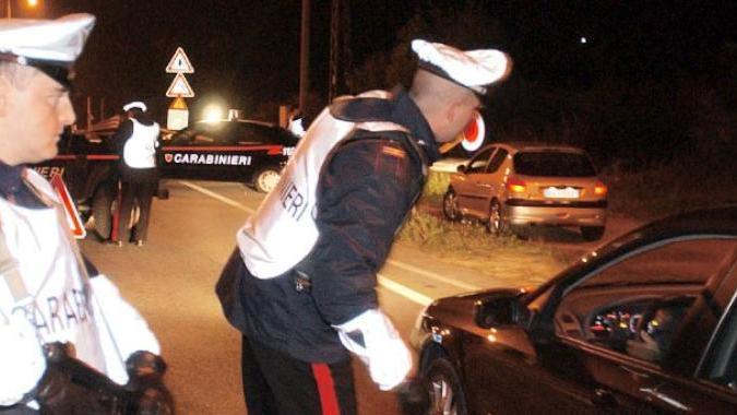 Carabinieri di notte durante un intervento (foto d'archivio)