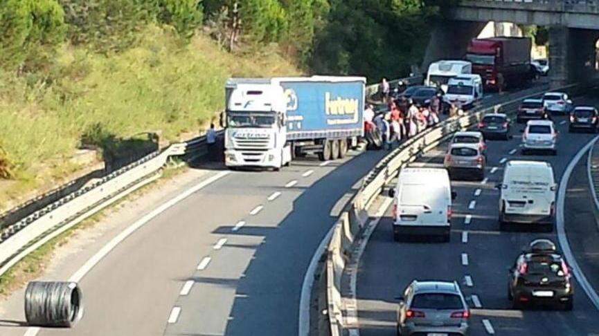 Tir perde carico, paura in variante