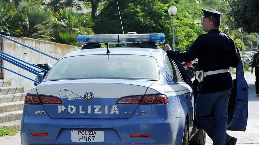 Scopre con il cannocchiale che lo stanno derubando