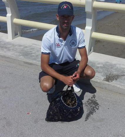 Pescatori di cozze in fuga dal Pontile 