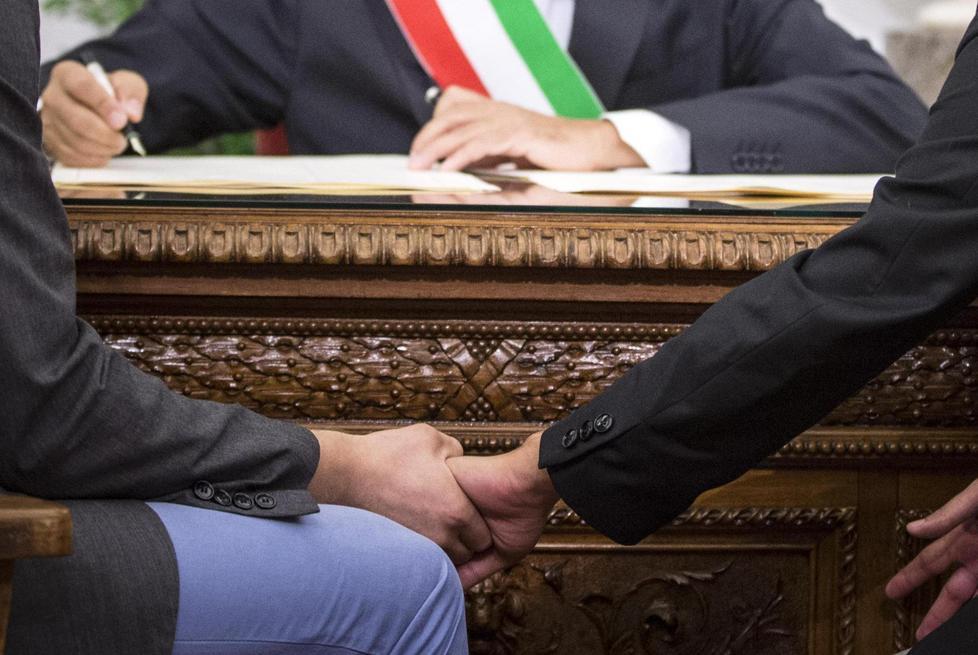Unioni civili, in Consiglio arriva la mozione Farina
