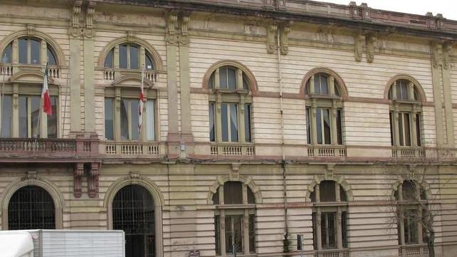 Calci e pugni per conquistare il parcheggio