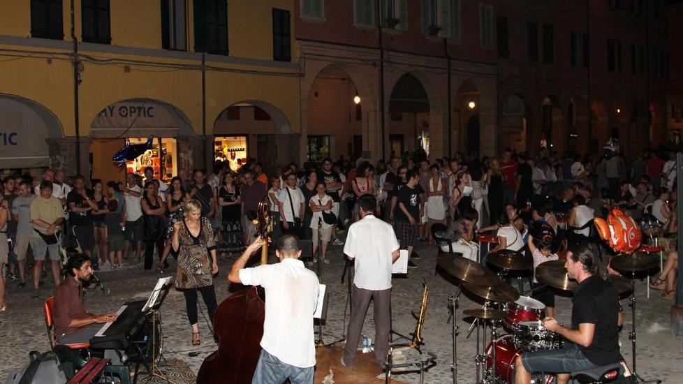 Una notte bianca tra Emilia e Sud