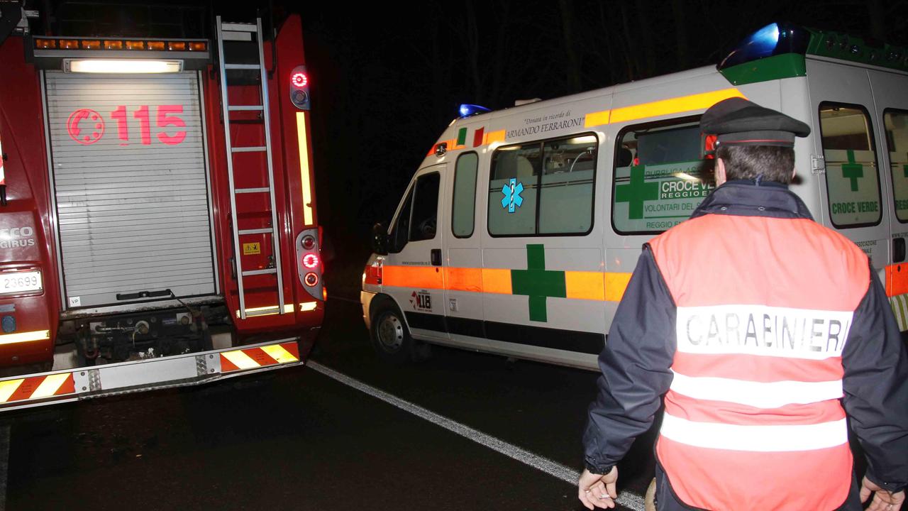 Si rompono i freni, furgone va a sbattere
