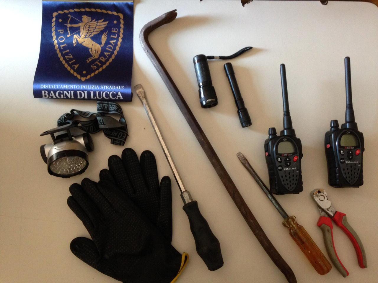 Arnesi da scasso trovati nel bagagliaio